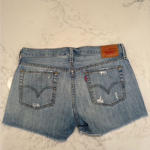Levi’s Mid Rise Blue Denim Cut Off Shorts, size 28 - Picture 3 of 8
